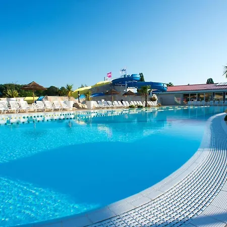 Bungalow De 3 Chambres Avec Piscine Partagee Et Jardin Clos A A 3 Km De La Plage *