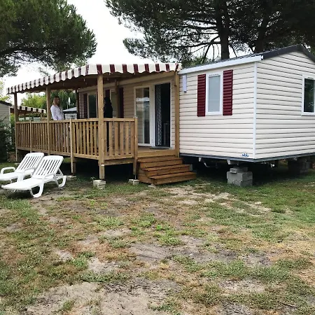 Bungalow De 3 Chambres Avec Piscine Partagee Et Jardin Clos A A 3 Km De La Plage