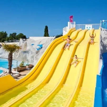 Bungalow De 3 Chambres Avec Piscine Partagee Et Jardin Clos A A 3 Km De La Plage *