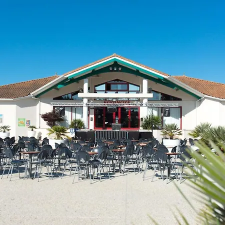 Bungalow De 3 Chambres Avec Piscine Partagee Et Jardin Clos A A 3 Km De La Plage בית נופש