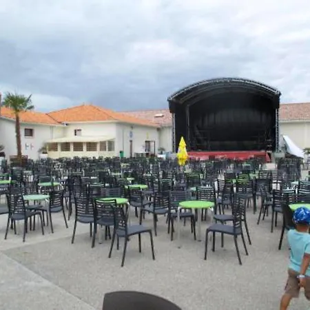 Bungalow De 3 Chambres Avec Piscine Partagee Et Jardin Clos A A 3 Km De La Plage בית נופש *